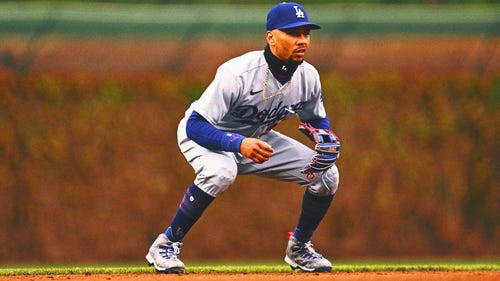MLB Trending Image: Dave Roberts expects Mookie Betts to be Dodgers' regular second baseman in 2024